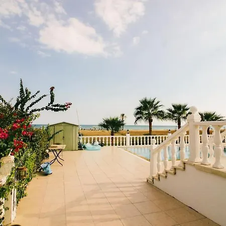 Vilă Breathtaking Beachfront In Bogaz, Iskele