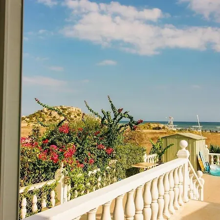 Villa Breathtaking Beachfront In Bogaz, Iskele *